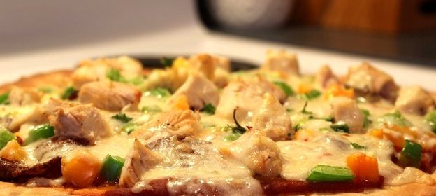 Пицца с вареной курицей