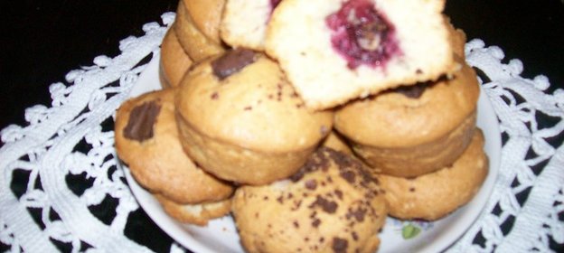 Кексы с вишней и кусочками шоколада