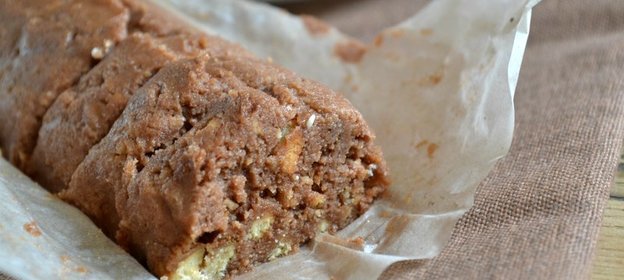 Шоколадная колбаска из печенья