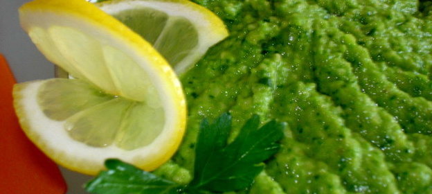 соус-паста из щавеля с авокадо