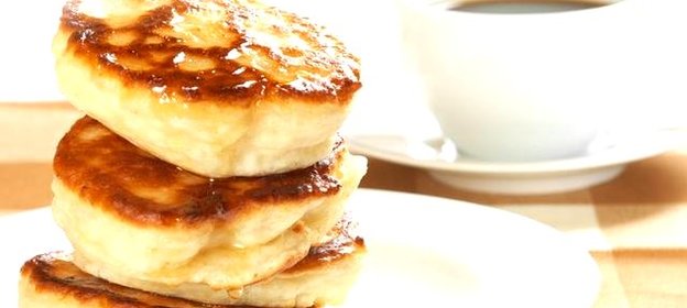 Пышные яблочные оладьи