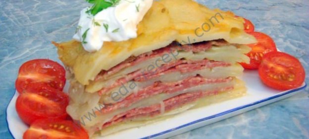 Картофельная запеканка с сыром и салями