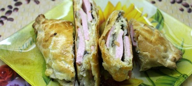 Слоеная булочка с начинкой