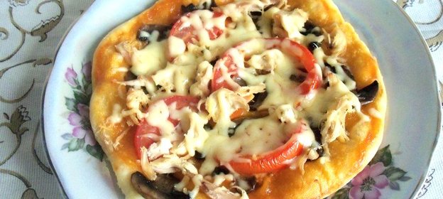 Пицца с курицей и грибами