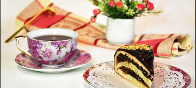 Пирог Мишка с орехово-белковой начинкой и шоколадной глазурью