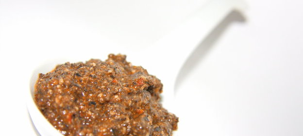 Дип (тапенад) из оливок с томатами и пармезаном