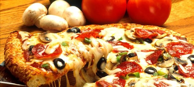 Пицца на сковороде с сыром