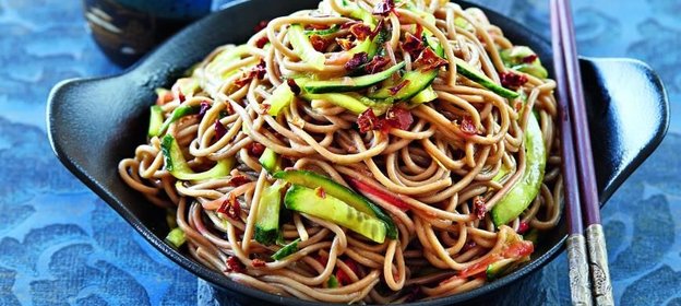 Холодная лапша с имбирной заправкой