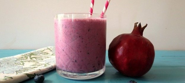 Смузи с черникой и гранатом