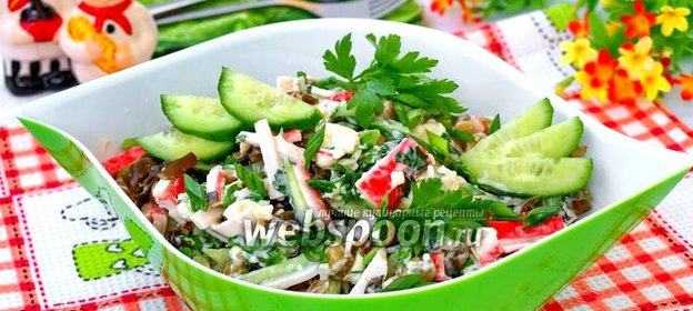 Салат с морской капустой, крабовыми палочками и зелёным горошком