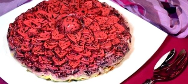 Салат-торт «Селёдка под шубой в желе»