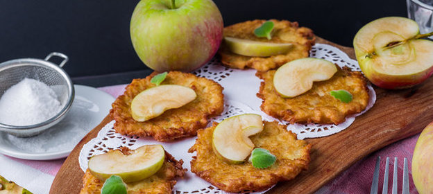 Фисташковые оладьи с финиками