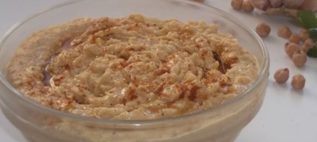 Пицца с ананасом и базиликом