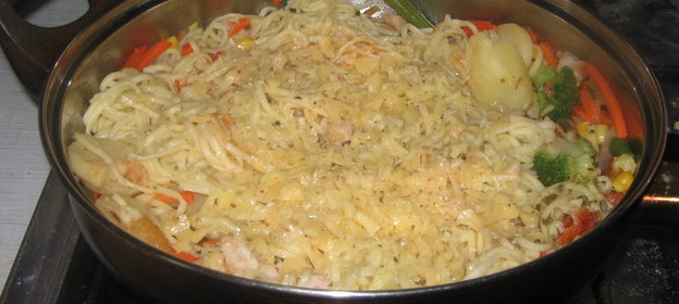 Спагетти с овощной смесью