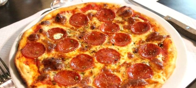 Пицца по-домашнему с колбасой