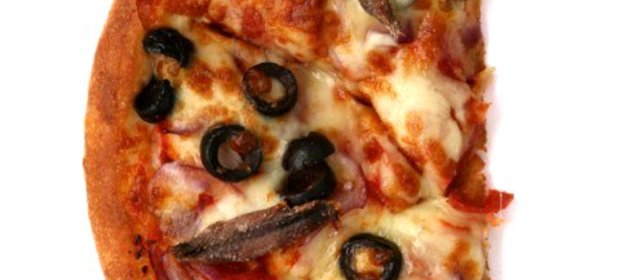 Пицца с томатами, анчоусами и душицей