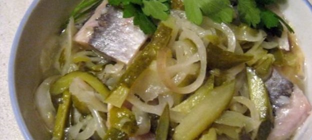 Салат из чеонослива с орехами