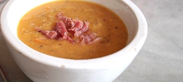 Гороховый суп с копченым беконом