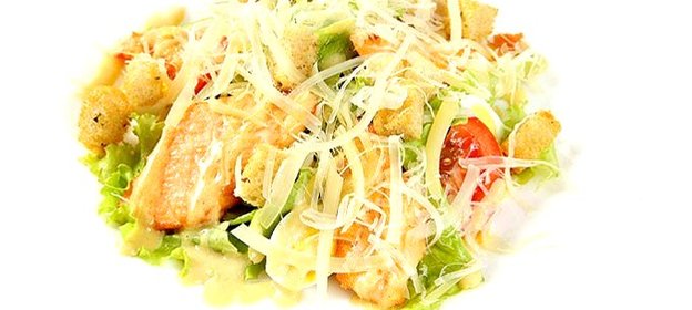 Салат «Цезарь» с лососем