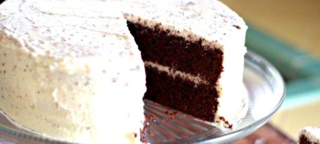 Шоколадный торт со сливочной глазурью