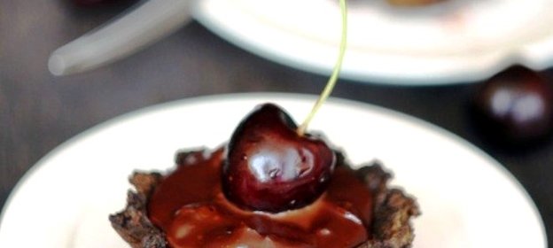 Шоколадно-вишневые пирожные