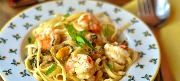 Паста с морепродуктами в сливочном соусе