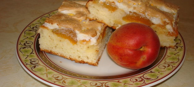 Абрикосовый пирог с безе