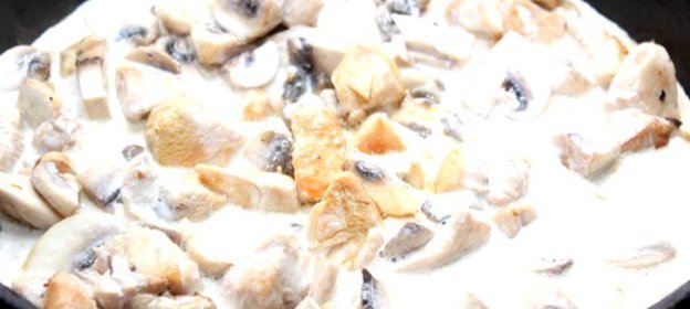 Курица с грибами в сливках