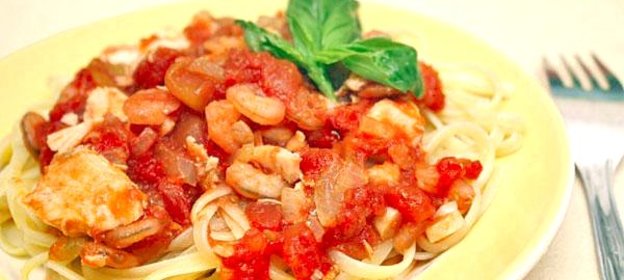 Паста с семгой и креветками