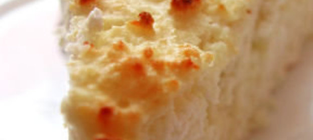 Творожная запеканка с изюмом и облепиховым джемом