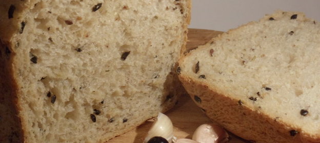 Ароматный хлеб с маслинами и чесноком ( вариант для ХП, и не только)